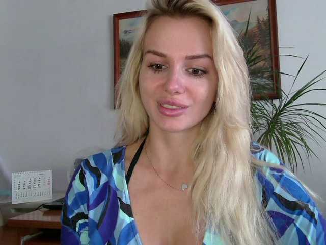 CorneliaSweet live cam on BongaCams