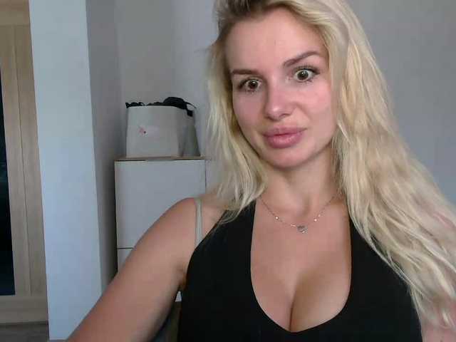 CorneliaSweet live cam on BongaCams