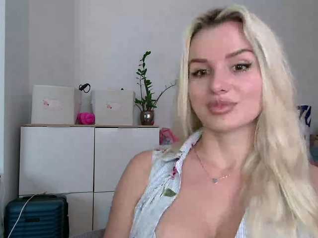 CorneliaSweet live cam on BongaCams