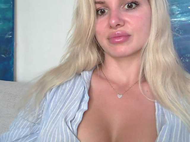 CorneliaSweet live cam on BongaCams