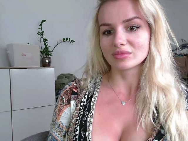 CorneliaSweet live webcam show