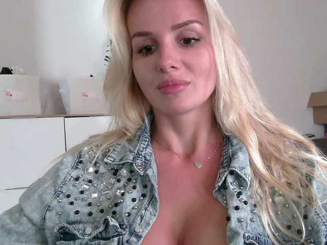 CorneliaSweet live webcam show