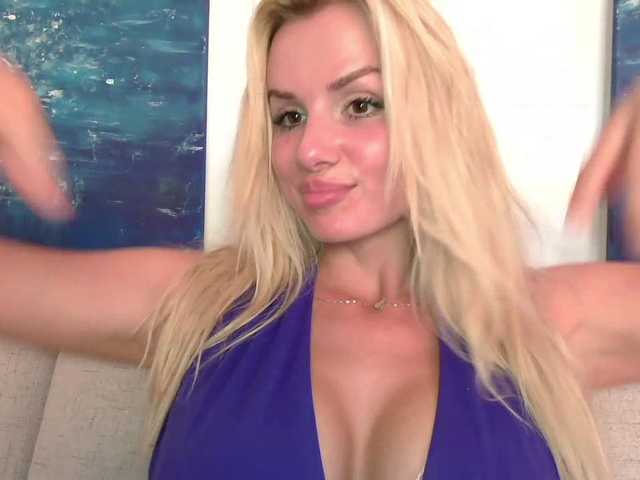 CorneliaSweet live cam on BongaCams