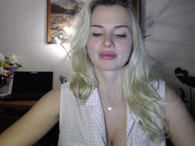CorneliaSweet's BongaCams show and profile
