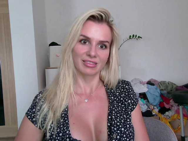 CorneliaSweet live webcam show