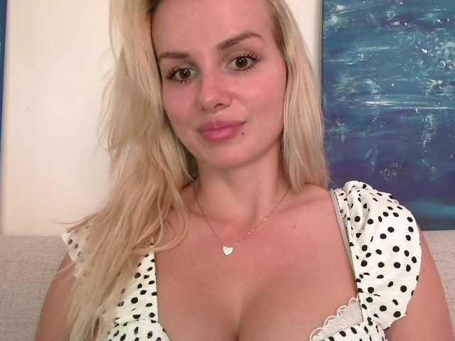CorneliaSweet live cam on BongaCams