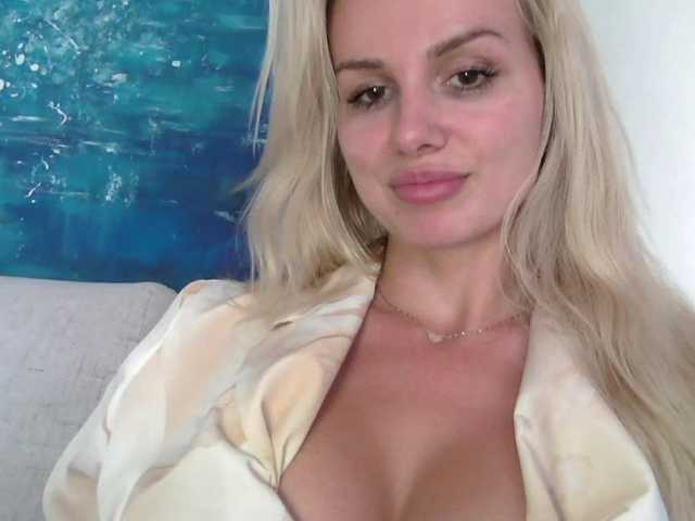 CorneliaSweet live cam on BongaCams