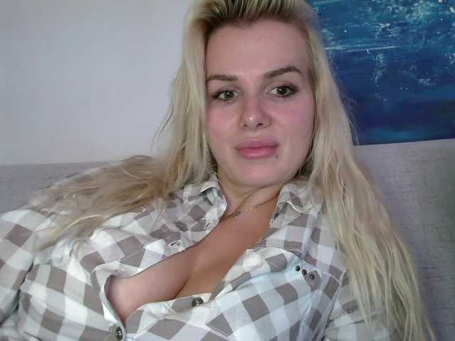 CorneliaSweet live cam on BongaCams