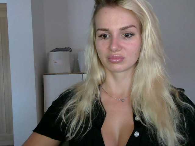 CorneliaSweet live cam on BongaCams