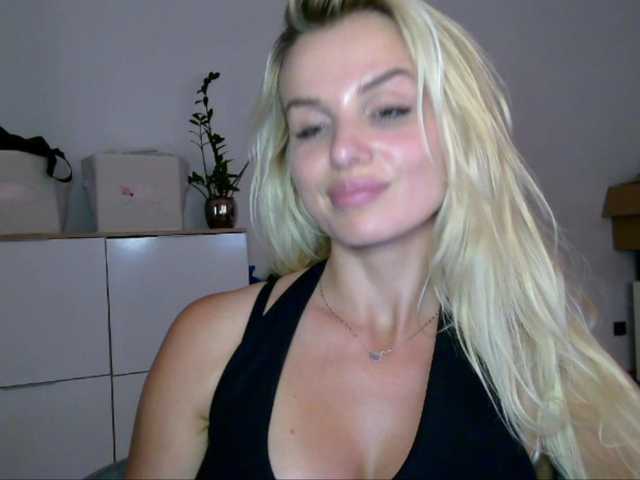 CorneliaSweet live cam on BongaCams