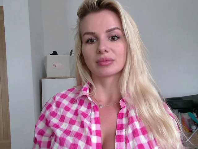 CorneliaSweet live webcam show