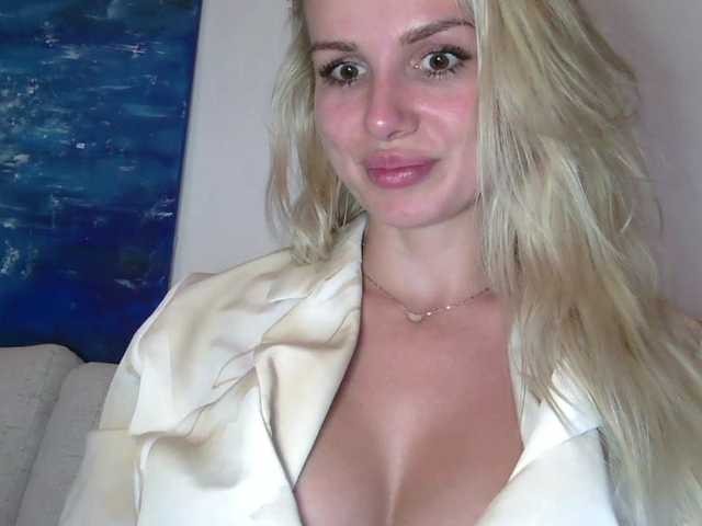 CorneliaSweet live cam on BongaCams