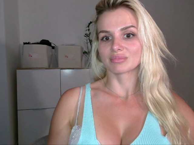 CorneliaSweet live cam on BongaCams