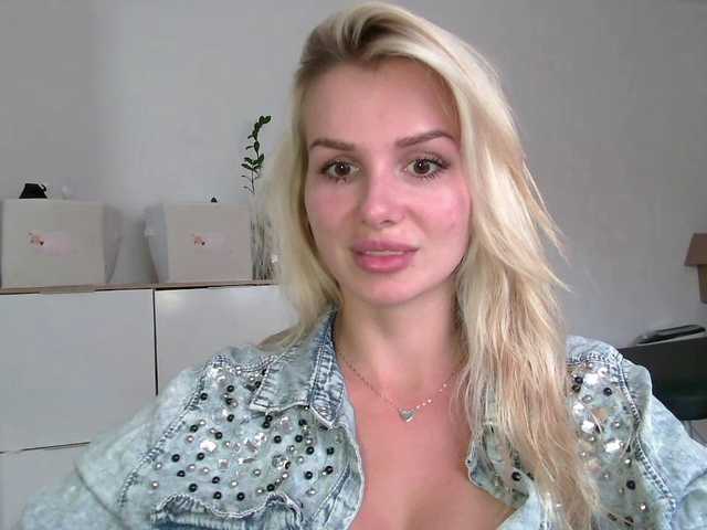 CorneliaSweet live webcam show