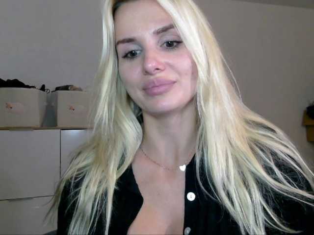 CorneliaSweet live cam on BongaCams