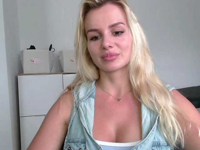 CorneliaSweet live webcam show