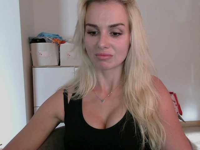 CorneliaSweet live cam on BongaCams