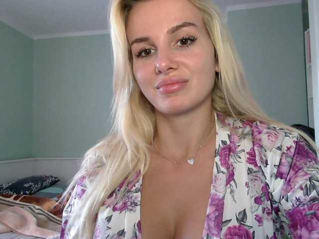 CorneliaSweet live cam on BongaCams