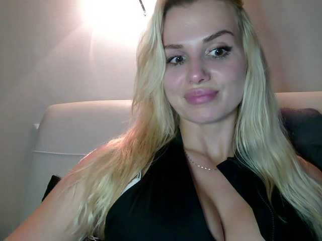 CorneliaSweet live cam on BongaCams