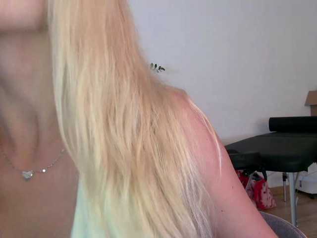 CorneliaSweet live cam on BongaCams