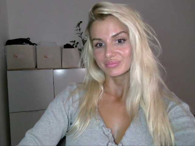 CorneliaSweet live cam on BongaCams