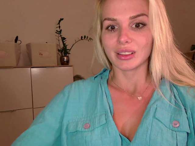 CorneliaSweet live cam on BongaCams