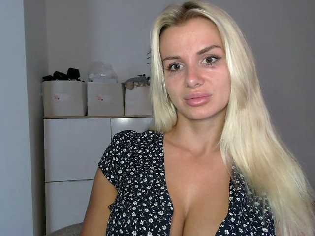 CorneliaSweet live cam on BongaCams