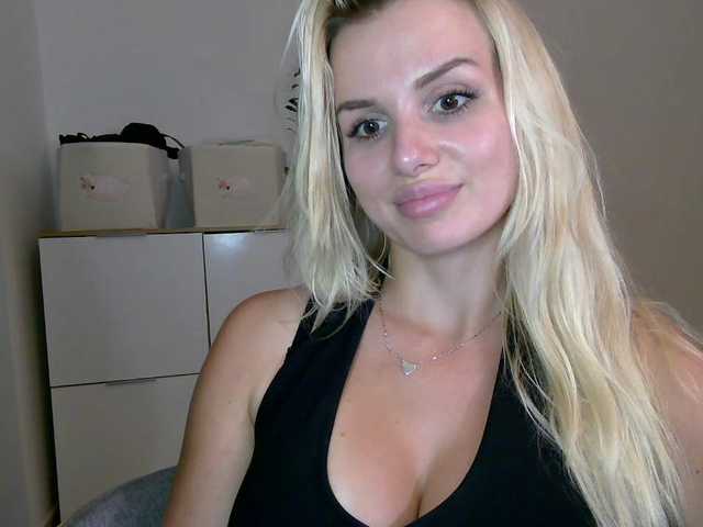 CorneliaSweet live cam on BongaCams