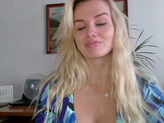CorneliaSweet live cam on BongaCams