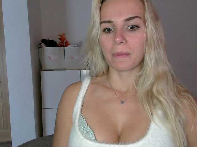 CorneliaSweet live cam on BongaCams