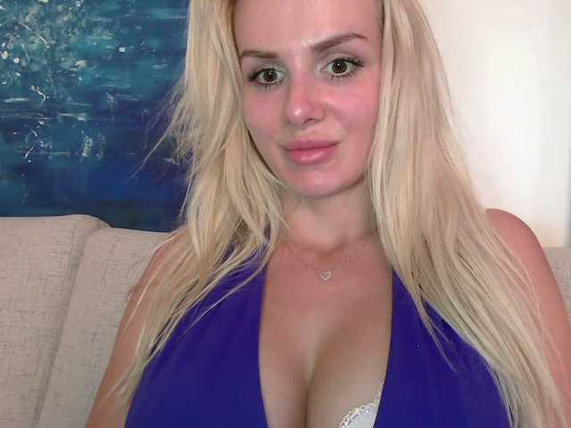CorneliaSweet live cam on BongaCams