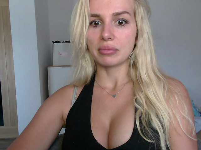 CorneliaSweet live cam on BongaCams