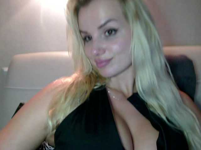 CorneliaSweet live cam on BongaCams