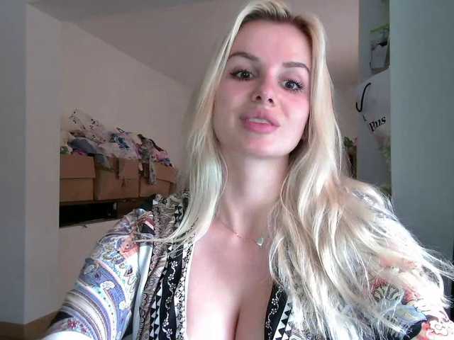 CorneliaSweet live cam on BongaCams