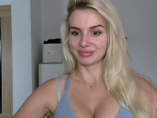 CorneliaSweet live cam on BongaCams