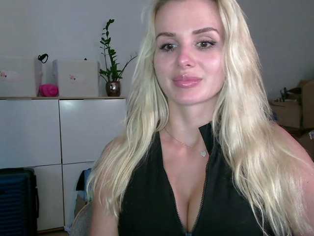 CorneliaSweet live cam on BongaCams