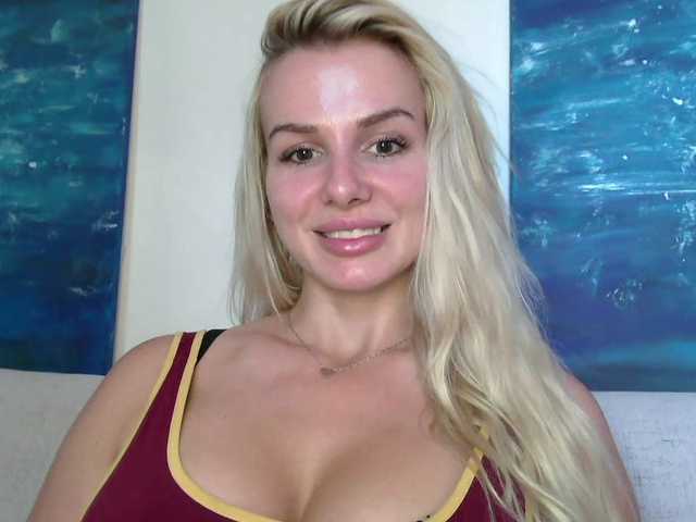 CorneliaSweet live cam on BongaCams