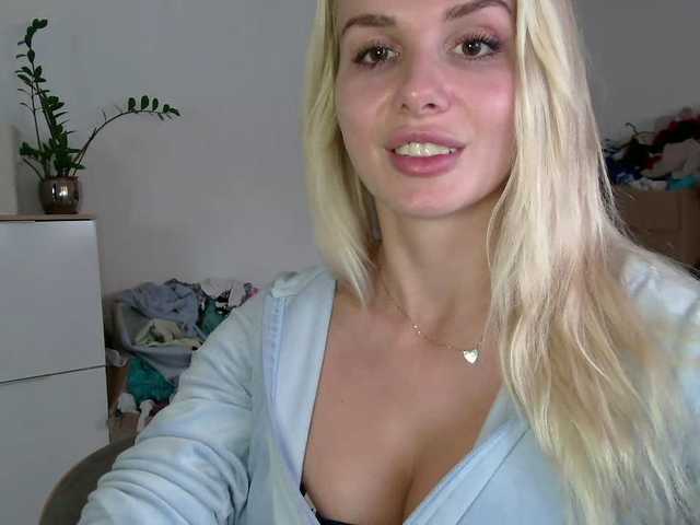 CorneliaSweet live cam on BongaCams