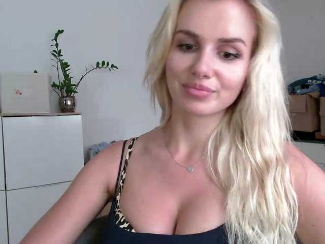 CorneliaSweet live cam on BongaCams