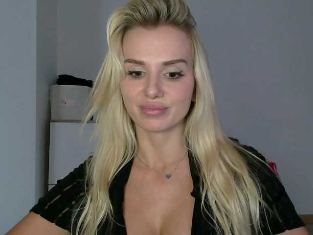 CorneliaSweet live cam on BongaCams