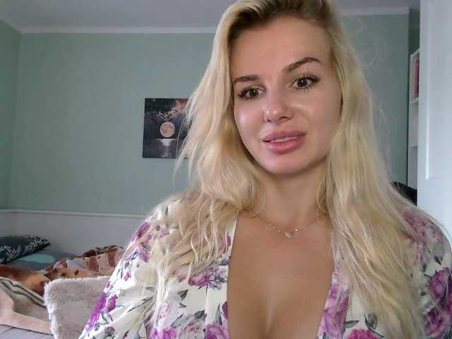 CorneliaSweet live cam on BongaCams