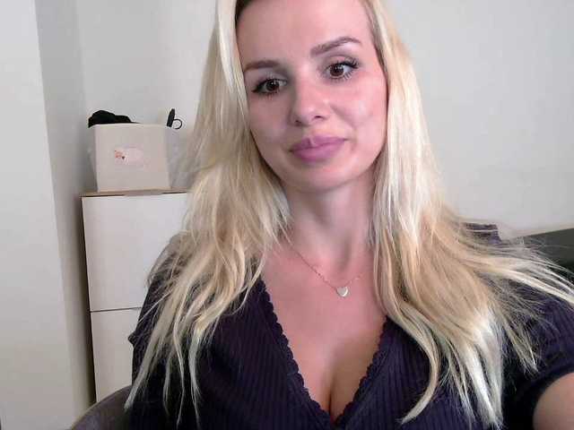 CorneliaSweet live webcam show
