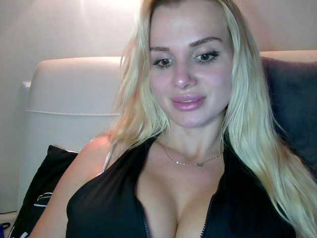 CorneliaSweet live cam on BongaCams