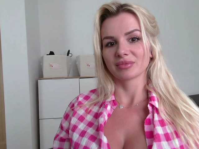 CorneliaSweet live webcam show