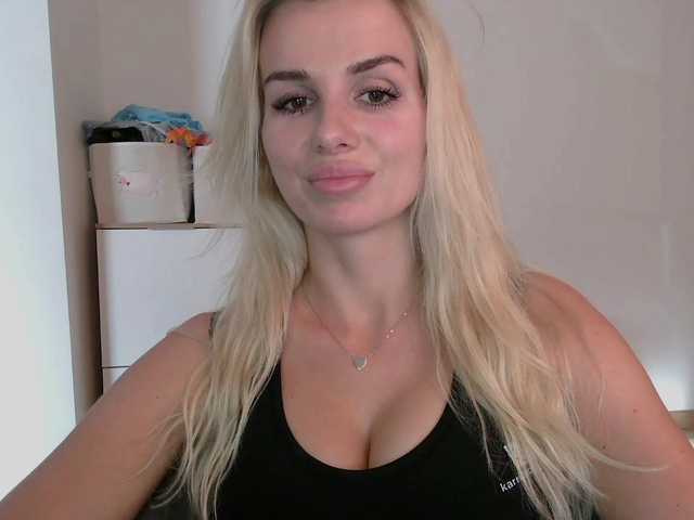 CorneliaSweet live cam on BongaCams