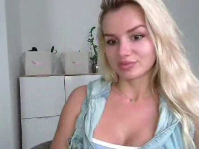 CorneliaSweet live cam on BongaCams