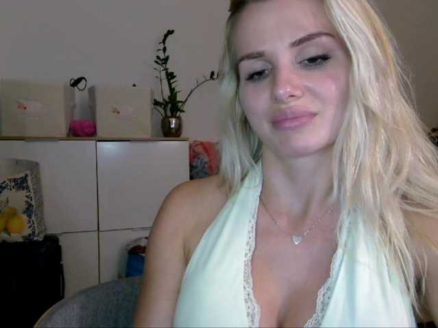 CorneliaSweet live cam on BongaCams