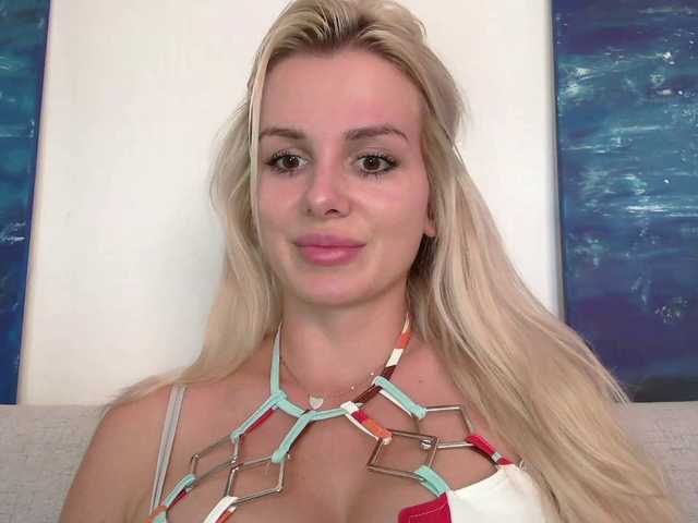 CorneliaSweet live cam on BongaCams