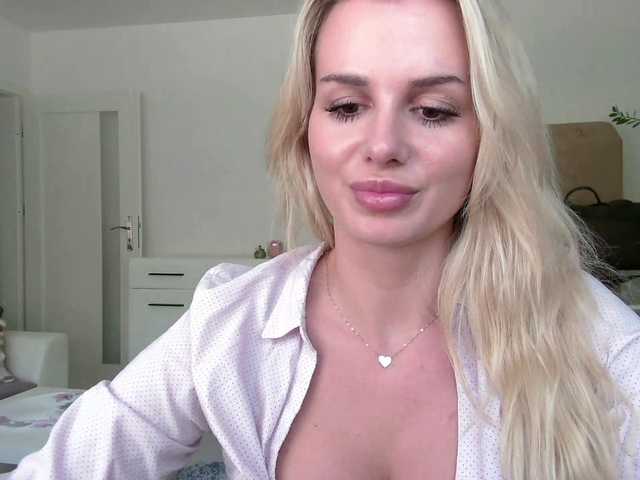 CorneliaSweet's BongaCams show and profile