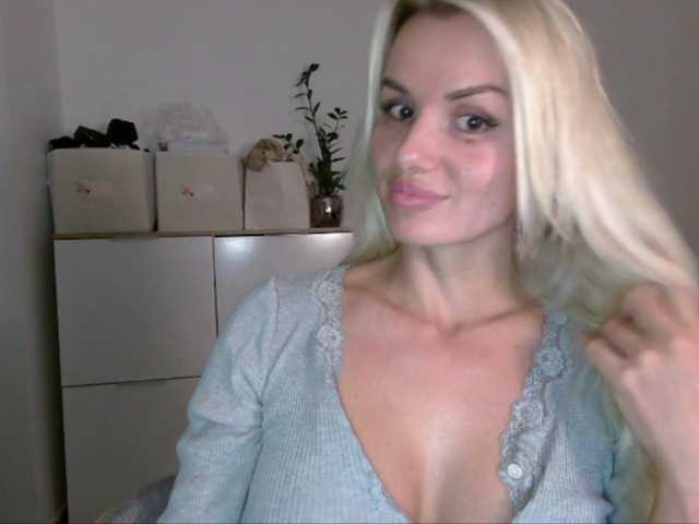 CorneliaSweet live cam on BongaCams